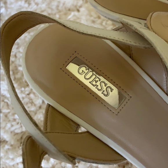 Guess white heel wood platform sandals - Picture 2 of 8